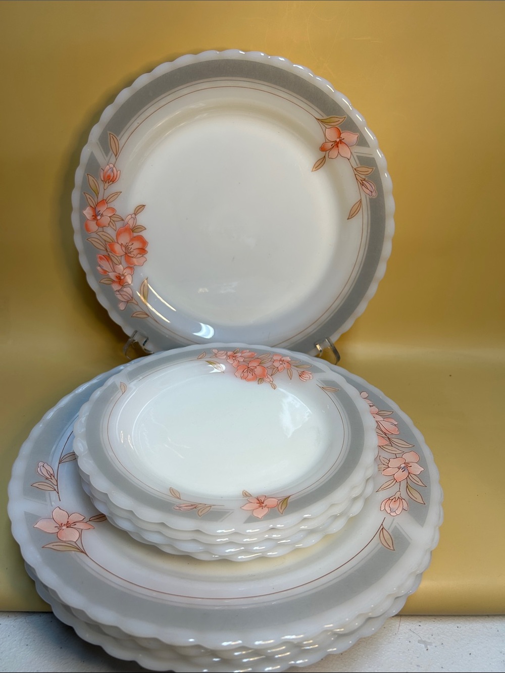 INDOPAL Milk Glass Floral Shallow Dinnerware  set of 9 pcs